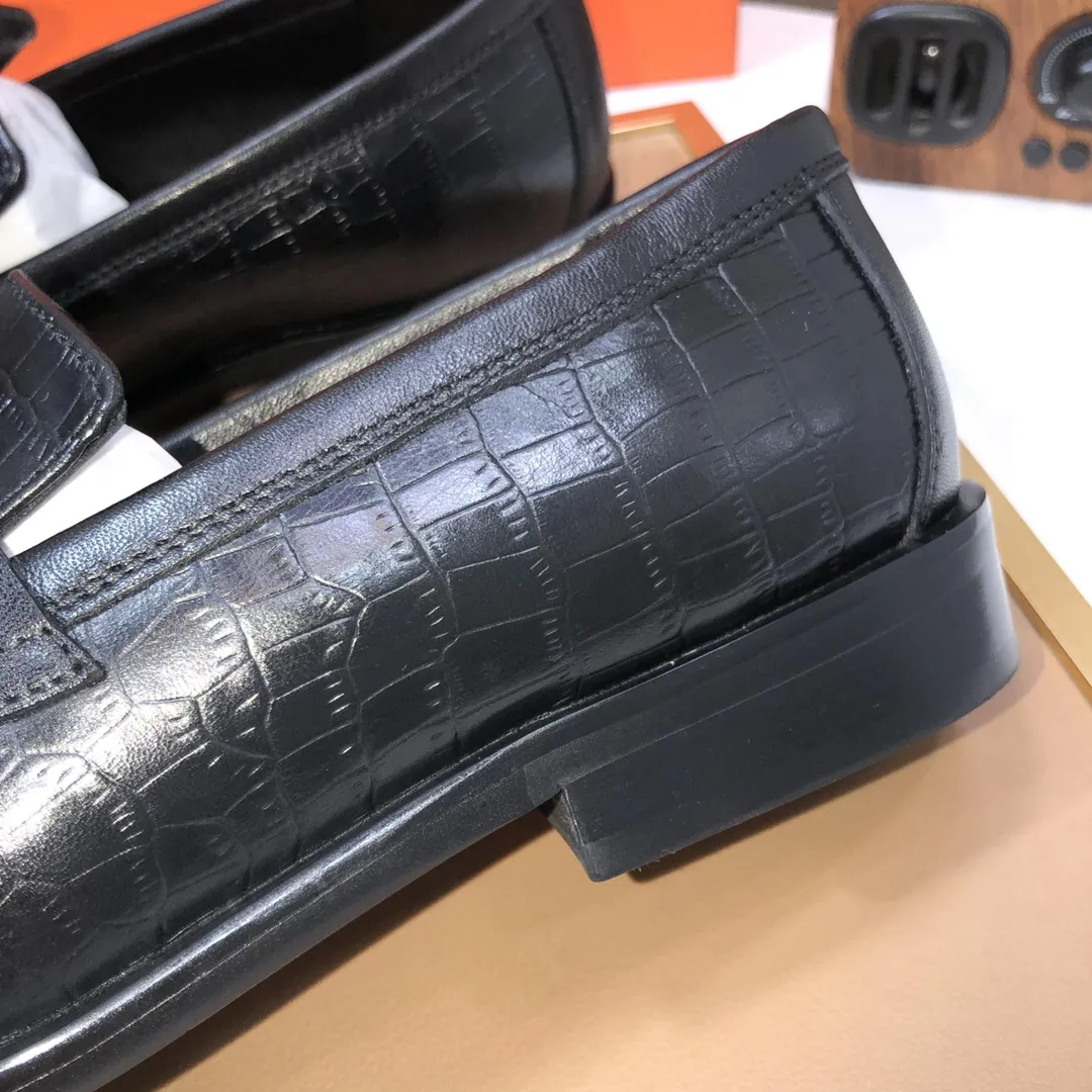 Men's shoes💰460💰[HERMES] (sheepskin lining)🍀Italian top luxury🍀He does not pursue novel styles and gorgeous colors, but attracts the favor of successful men with his flawless, elegant and classic style. Formal leather shoes This very comfortable, simple and stable style allows you to easily match any style! The pattern is absolutely 1:1 refined from the original case, and we strive for excellence in materials, imported cowhide + sheepskin lining💪💪💪extraordinary texture👍! .Black Brown Size: 38-45 (45 customized)